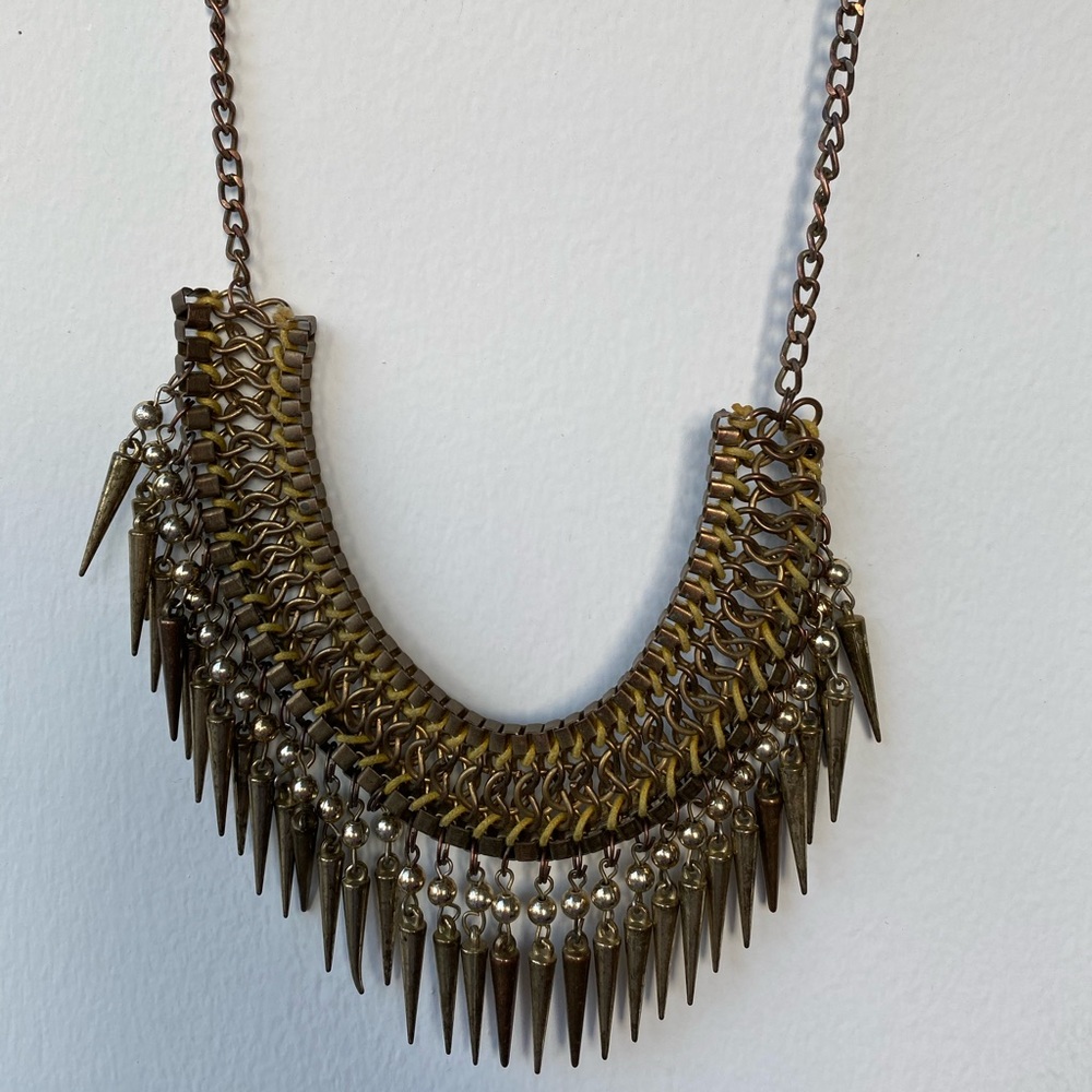 Women’s necklace in antique gold